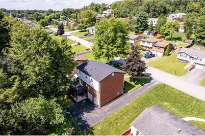 634 Stamford Dr, Hempfield Township, PA 15601 - Photo 4