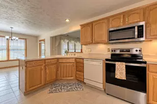 501 Kristi Dr, Hempfield Township, PA 15601 - Photo 6