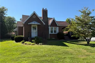 42 S Crescent Ave, Hermitage, PA 16148 - Photo 1