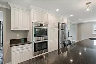 2640 Thorntree Dr, Pittsburgh, PA 15241 - Photo 6