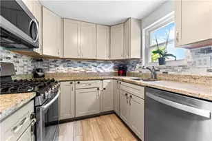 1296 Snee Dr, South Park, PA 15236 - Photo 10