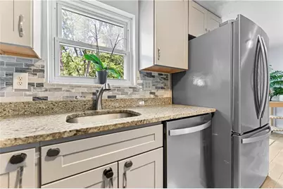 1296 Snee Dr, South Park, PA 15236 - Photo 10