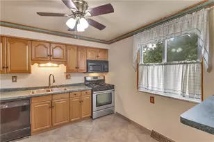 708 Regency Dr, Pittsburgh, PA 15239 - Photo 10