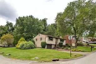708 Regency Dr, Pittsburgh, PA 15239 - Photo 2