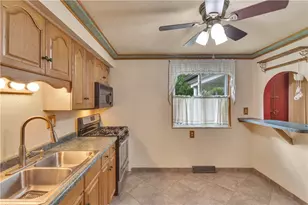 708 Regency Dr, Pittsburgh, PA 15239 - Photo 12