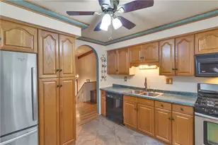 708 Regency Dr, Pittsburgh, PA 15239 - Photo 12