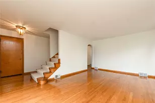 423 Flower Ave, Grove City Boro, PA 16127 - Photo 8