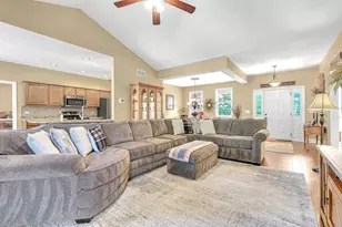 101 Sunray Dr, Center Township, PA 15001 - Photo 10
