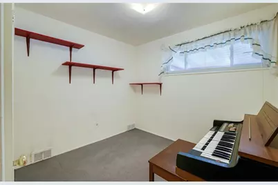 150 Queenston Dr, Wilkins Township, PA 15235 - Photo 30