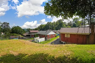 150 Queenston Dr, Wilkins Township, PA 15235 - Photo 8