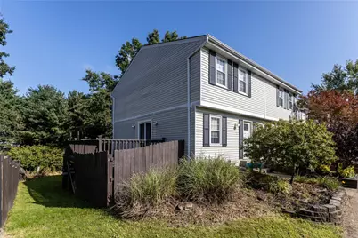 322 Parkwood Dr, Cranberry Township, PA 16066 - Photo 2