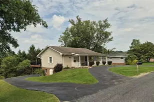 109 Charlotte Dr, Ligonier Township, PA 15658 - Photo 2