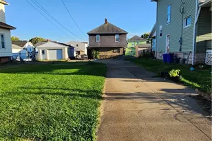 1012 Adams St, New Castle, PA 16101 - Photo 10