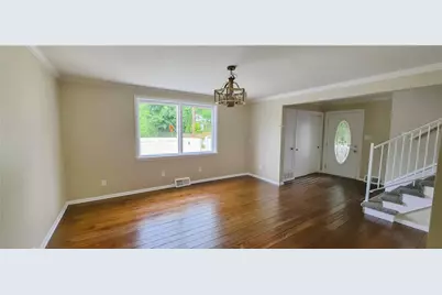 702 Neal St, New Castle, PA 16101 - Photo 8