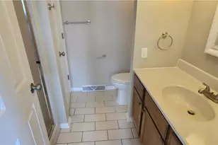 702 Neal St, New Castle, PA 16101 - Photo 2