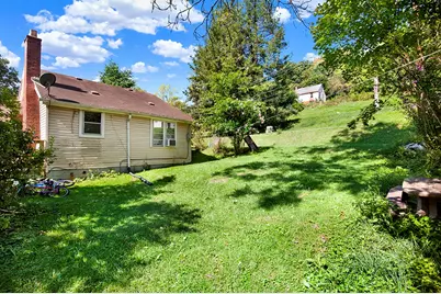 15 Allen Way, White Oak, PA 15131 - Photo 4