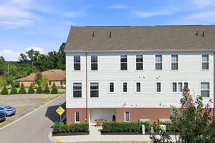 907 Vaughn Ln, Cranberry Township, PA 16066 - Photo 2