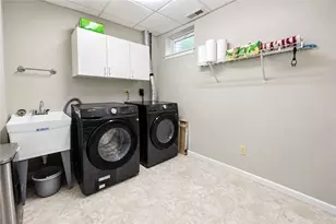 8315 Reagan Dr, Pittsburgh, PA 15237 - Photo 32