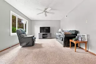 134 Greenwood Dr, Hermitage, PA 16148 - Photo 6