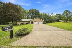 104 Oakcrest Dr, Center Township, PA 15061 - Photo 6