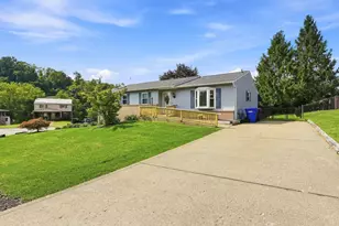 701 Bar Harbor Dr, Pittsburgh, PA 15239 - Photo 2