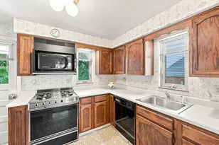 529 Old Farm Rd, Baldwin Twp, PA 15234 - Photo 8