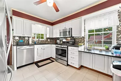 132 Allison Ave, Houston, PA 15342 - Photo 8
