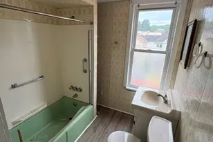 526 Longfellow St, Vandergrift, PA 15690 - Photo 10