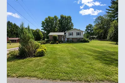130 Maplehurst Dr, Aliquippa, PA 15001 - Photo 2