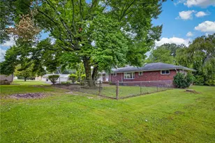 219 Mission Meade Dr, Neshannock Township, PA 16105 - Photo 6