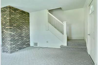 267 Maple Way, Sharon, PA 16148 - Photo 2