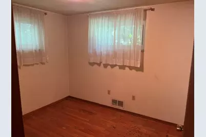 42 Grace St, Stowe Township, PA 15136 - Photo 6
