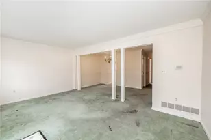 224 Georgetowne Village, White Township, PA 15701 - Photo 10