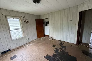 360 Mitchell Ave, Clairton, PA 15025 - Photo 10