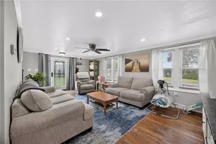 424 Pershing Ave, Houston, PA 15342 - Photo 8