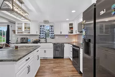 424 Pershing Ave, Houston, PA 15342 - Photo 12