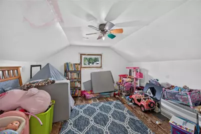 424 Pershing Ave, Houston, PA 15342 - Photo 18