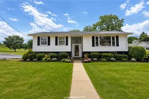 2 Meadow Dr, Greensburg, PA 15601 - Photo 2