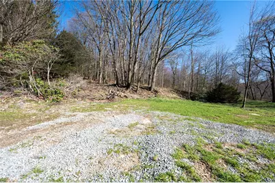 221 Malvina Ln, Unity Township, PA 15650 - Photo 4