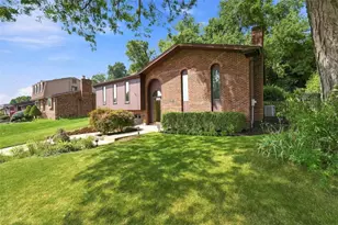 628 Ray Dr, Carnegie, PA 15106 - Photo 1