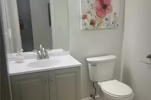 227 Queensberry Ct, Ross Twp, PA 15237 - Photo 2