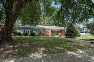 101 E Fairfield Ave, New Castle, PA 16105 - Photo 2