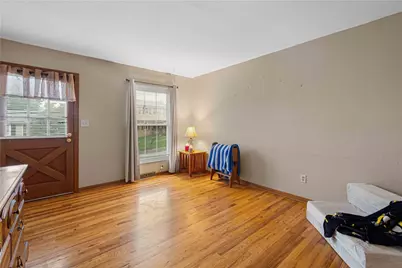 1525 Leona Ave, South Park, PA 15129 - Photo 6