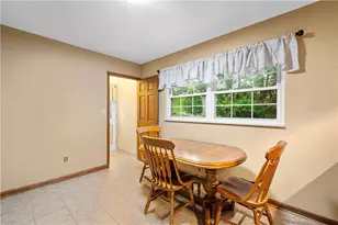 1525 Leona Ave, South Park, PA 15129 - Photo 10