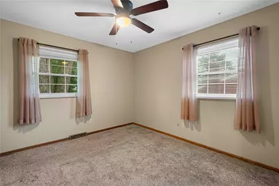 1525 Leona Ave, South Park, PA 15129 - Photo 18