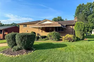 892 Locust Dr, North Huntingdon, PA 15642 - Photo 2