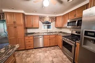892 Locust Dr, North Huntingdon, PA 15642 - Photo 6