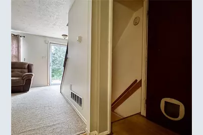 704 Countryside Dr, McKees Rocks, PA 15136 - Photo 6