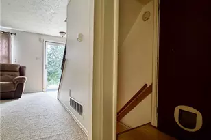 704 Countryside Dr, McKees Rocks, PA 15136 - Photo 6