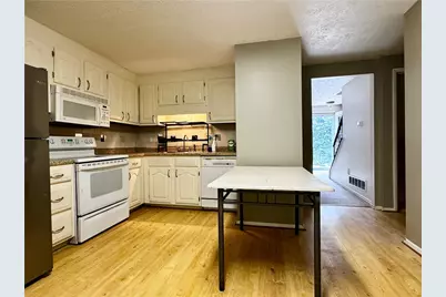 704 Countryside Dr, McKees Rocks, PA 15136 - Photo 10